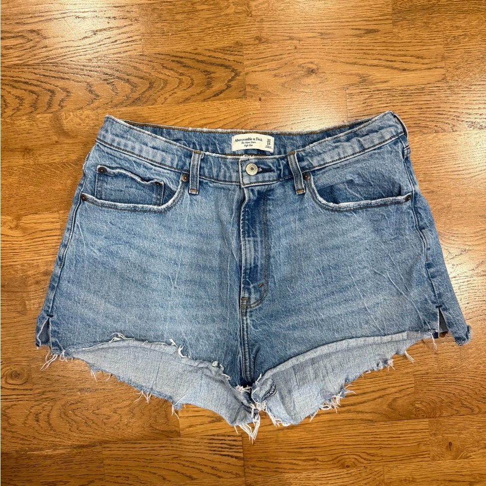 Abercrombie the mom high rise short curve love size 32 (14) blue